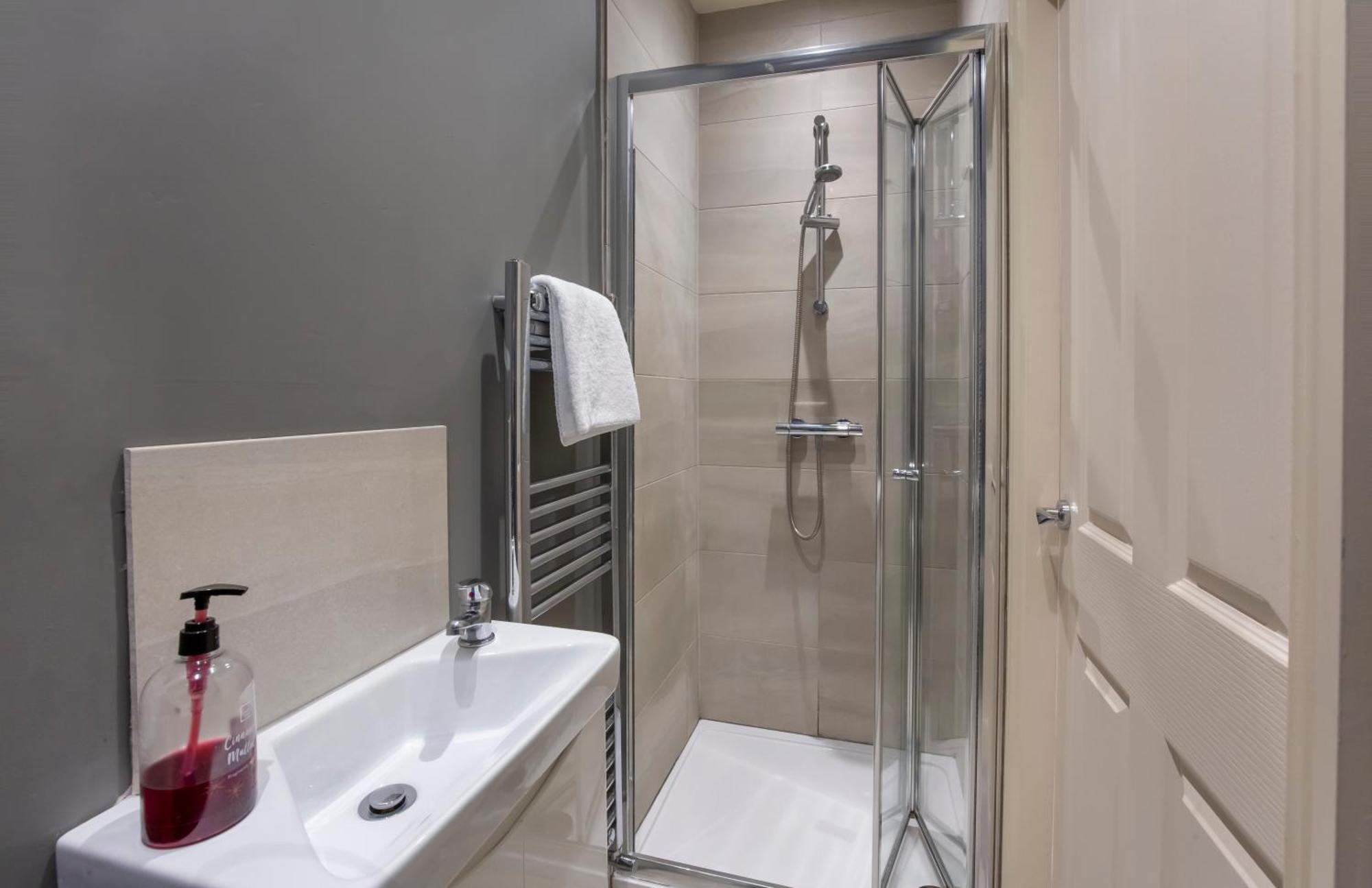 Patrick'S Pool- 4 Bedroom,4 Bathroom, Most Central Luxury Townhouse! York Dış mekan fotoğraf