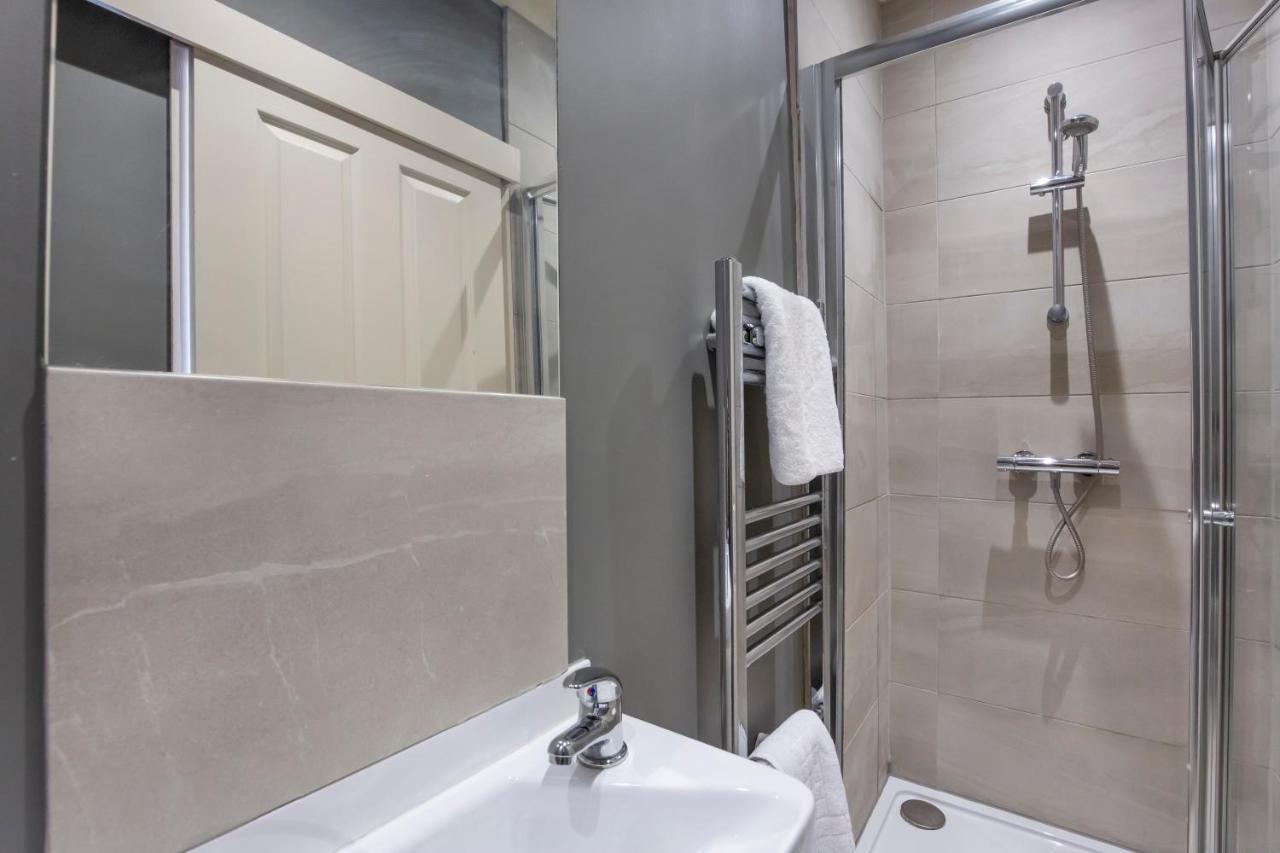 Patrick'S Pool- 4 Bedroom,4 Bathroom, Most Central Luxury Townhouse! York Dış mekan fotoğraf